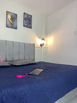 Samara Hadi  online show from September 26, 2025, 8:05 pm