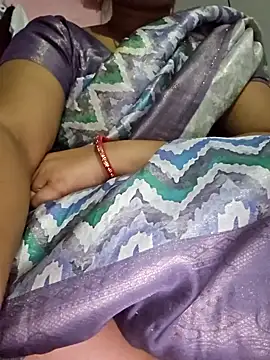 indianhotwife639 online show from April 1, 2026, 4:37 pm