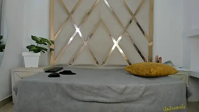 arielasm online show from November 11, 2025, 12:55 pm