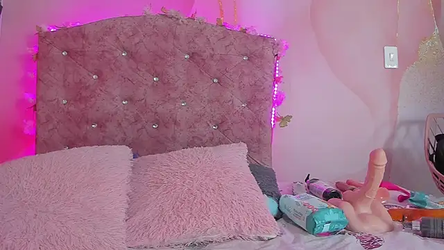 Mila grace  online show from April 15, 2026, 6:34 pm