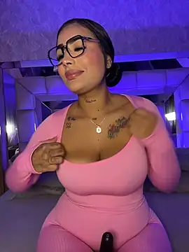 MaddyGray  online show from December 3, 2025, 7:13 pm