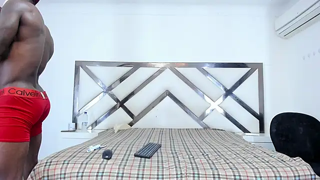 Snapshot of LadyandMaverick chatting on October 10, 2025, 4:13 am LadyandMaverick online show from October 10, 2025, 4:13 am