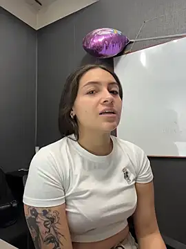 Alyha Cortes online show from February 20, 2026, 1:35 pm