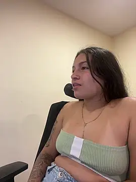 Alyha Cortes online show from April 2, 2026, 1:51 pm