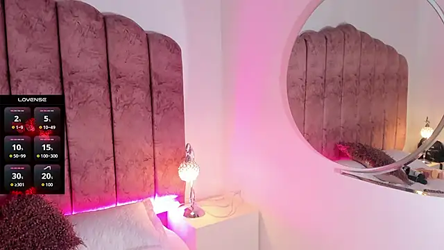 ValeskaZuev1 online show from September 23, 2025, 7:10 pm