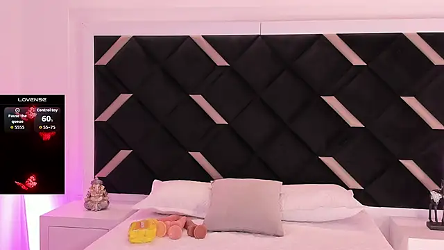 ValeskaZuev1 online show from September 22, 2025, 6:58 pm