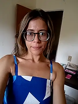 Snapshot of vivizinha27 chatting on April 24, 2026, 5:15 pm vivizinha27 online show from April 24, 2026, 5:15 pm