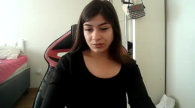 Snapshot of Becca_B chatting on October 31, 2025, 3:19 pm Becca B online show from October 31, 2025, 3:19 pm