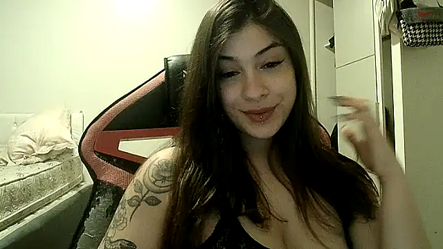 Snapshot of Becca_B chatting on November 15, 2025, 10:47 pm Becca B online show from November 15, 2025, 10:47 pm