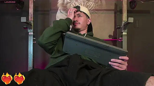 DimitriDeluxe online show from November 1, 2025, 12:39 am