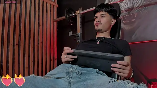 DimitriDeluxe online show from October 30, 2025, 7:55 pm