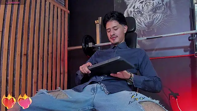 DimitriDeluxe online show from October 29, 2025, 8:19 pm