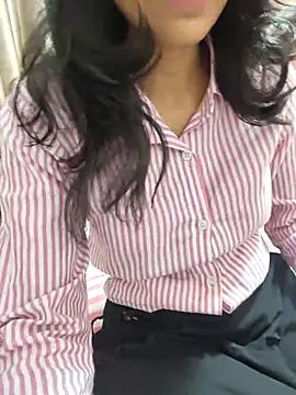 Snapshot of Shalu_G chatting on February 6, 2026, 3:02 am Shalu G online show from February 6, 2026, 3:02 am