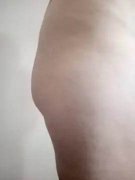 AmandaXXX98 online show from October 7, 2025, 1:56 pm