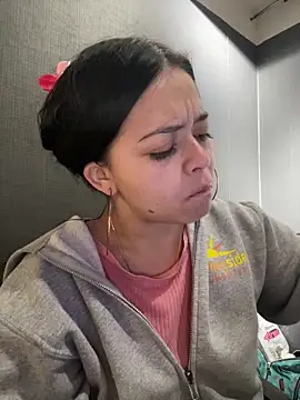 Emily Rivers  online show from October 31, 2025, 1:08 pm