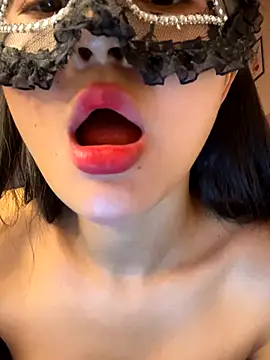 Snapshot of Mimi_love01 chatting on November 15, 2025, 10:30 am Mimi love01 online show from November 15, 2025, 10:30 am