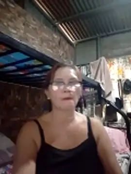 Snapshot of SexyHottMom chatting on April 24, 2026, 12:34 am SexyHottMom online show from April 24, 2026, 12:34 am