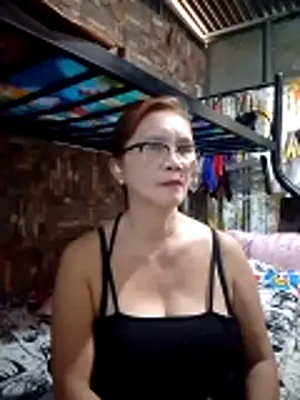 Snapshot of SexyHottMom chatting on May 7, 2026, 2:16 am SexyHottMom online show from May 7, 2026, 2:16 am