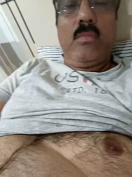 moonflower25 online show from November 17, 2025, 8:40 am