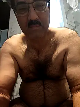 moonflower25 online show from December 5, 2025, 2:32 am