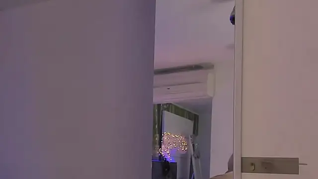 Snapshot of HollyTailors chatting on December 17, 2025, 6:40 am HollyTailors online show from December 17, 2025, 6:40 am