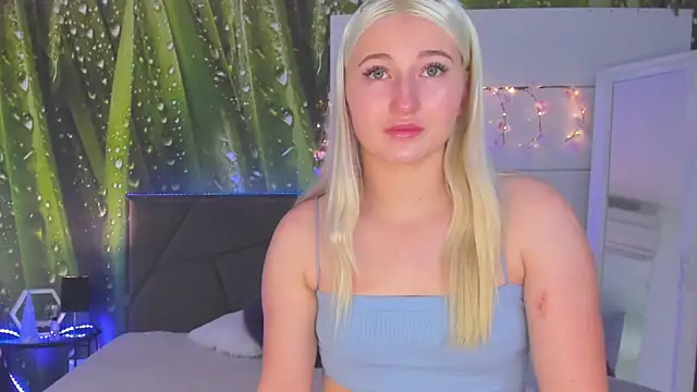 HollyTailors online show from November 18, 2025, 6:28 am