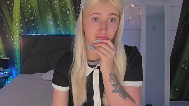 HollyTailors online show from March 6, 2026, 6:52 am