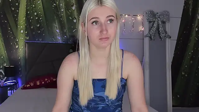 Snapshot of HollyTailors chatting on December 20, 2025, 6:16 am HollyTailors online show from December 20, 2025, 6:16 am