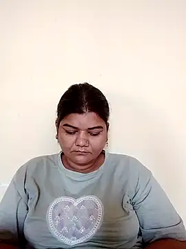 Snapshot of Meenu_tiwari chatting on October 10, 2025, 11:33 am Meenu tiwari online show from October 10, 2025, 11:33 am