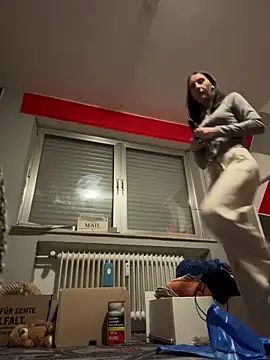 Emilia Mausi online show from February 17, 2026, 8:06 pm