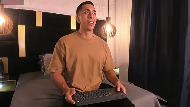 Snapshot of Lucio__Fox chatting on May 15, 2026, 11:52 am Lucio Fox online show from May 15, 2026, 11:52 am