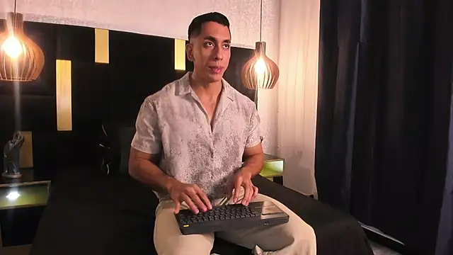 Snapshot of Lucio__Fox chatting on April 22, 2026, 11:50 am Lucio Fox online show from April 22, 2026, 11:50 am