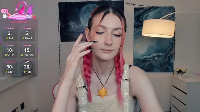 Snapshot of EasterBlink chatting on October 17, 2025, 10:39 am EasterBlink online show from October 17, 2025, 10:39 am