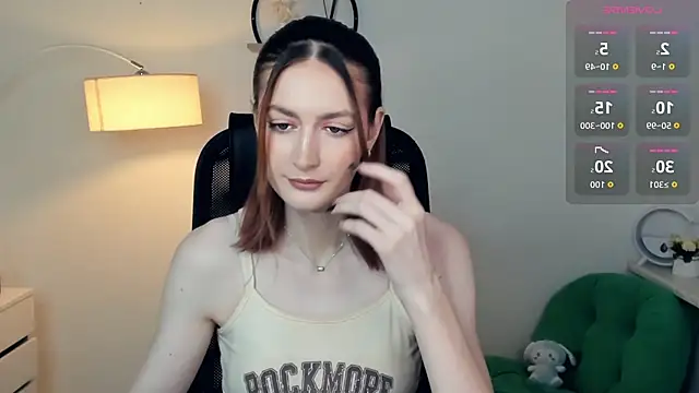 Snapshot of EasterBlink chatting on November 21, 2025, 10:58 am EasterBlink online show from November 21, 2025, 10:58 am