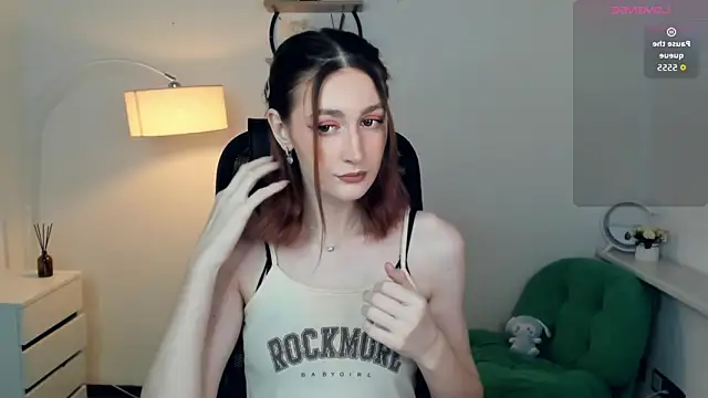 Snapshot of EasterBlink chatting on November 19, 2025, 10:48 am EasterBlink online show from November 19, 2025, 10:48 am