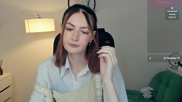 Snapshot of EasterBlink chatting on November 23, 2025, 11:09 am EasterBlink online show from November 23, 2025, 11:09 am