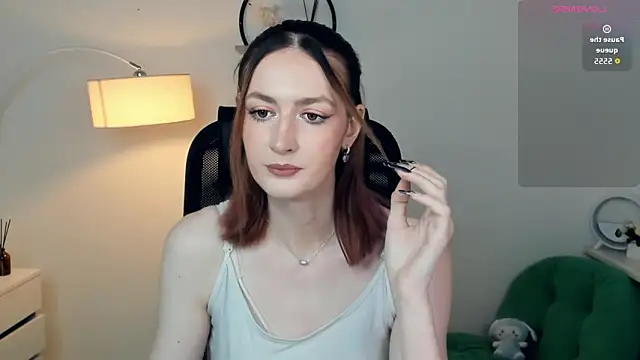 Snapshot of EasterBlink chatting on November 20, 2025, 10:49 am EasterBlink online show from November 20, 2025, 10:49 am