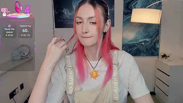 Snapshot of EasterBlink chatting on October 16, 2025, 10:23 am EasterBlink online show from October 16, 2025, 10:23 am