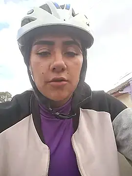 CAROLINE  07 online show from April 3, 2026, 6:58 pm