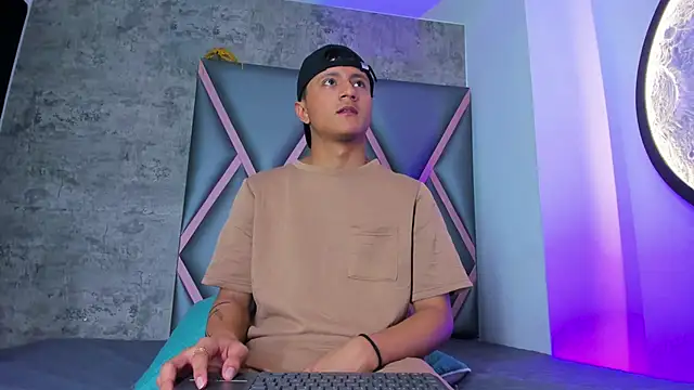  Leohot  online show from February 18, 2026, 3:59 am