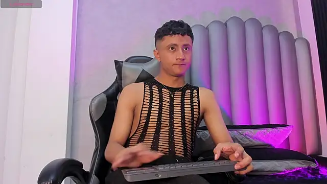  Leohot  online show from October 25, 2025, 3:49 am