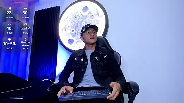  Leohot  online show from November 18, 2025, 3:43 am