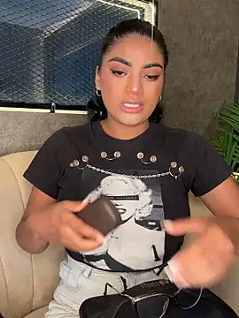 Carly Monroe  online show from October 18, 2025, 10:01 pm