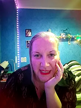 Snapshot of Feelineducentre chatting on November 16, 2025, 8:02 pm Feelineducentre online show from November 16, 2025, 8:02 pm