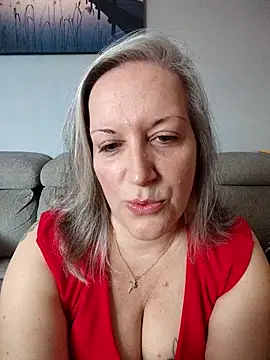 Snapshot of Feelineducentre chatting on October 6, 2025, 9:21 am Feelineducentre online show from October 6, 2025, 9:21 am