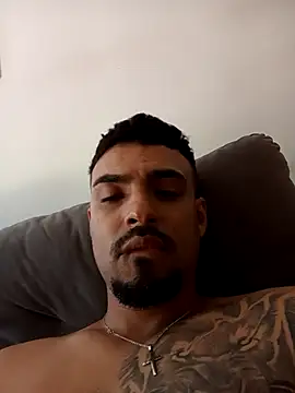 nnyzinho17 online show from December 18, 2025, 4:55 pm