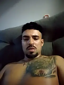 nnyzinho17 online show from December 16, 2025, 9:19 pm