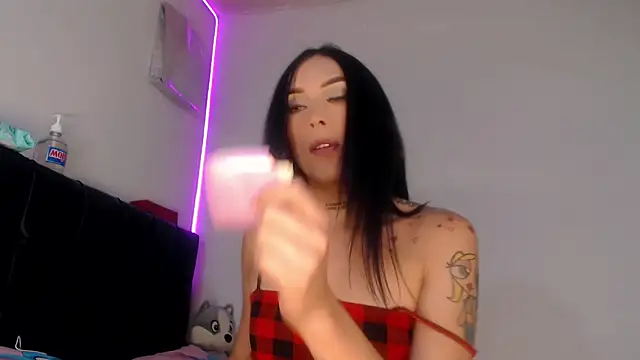 Megan Gil  online show from February 25, 2026, 7:03 pm