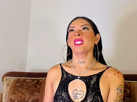 Megan Gil  online show from October 7, 2025, 12:17 pm