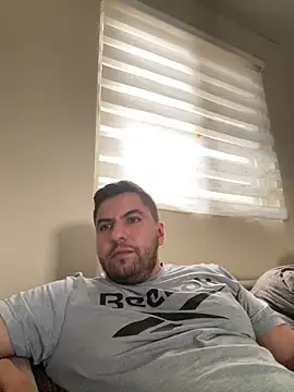 raulgzz4 online show from April 14, 2026, 4:01 pm